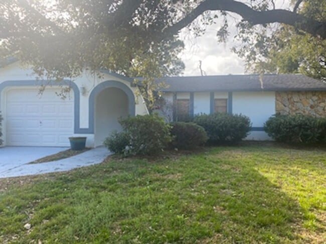 Foto del edificio - 2 bedroom 2 bathroom home with a screened ...