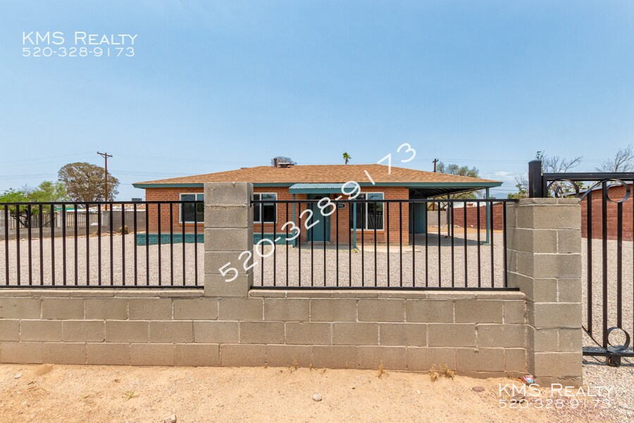 5701 E Calle Silvosa, Tucson, AZ 85711