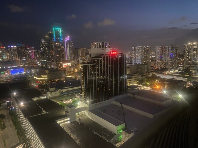 Foto del edificio - 1750 N Bayshore Dr