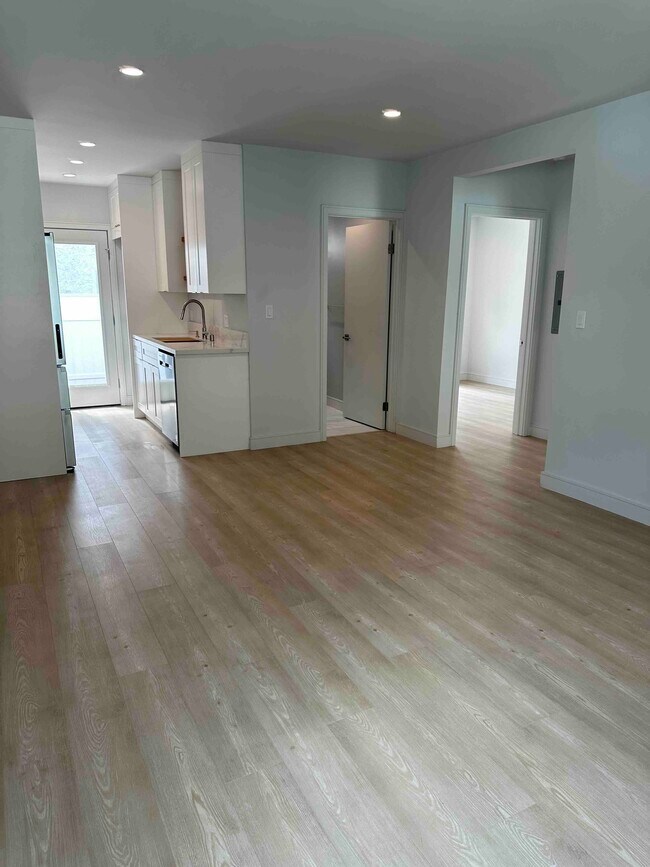 Building Photo - 2475 Barry Ave