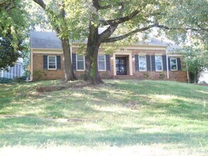 Building Photo - 2133 Cranbrook Dr