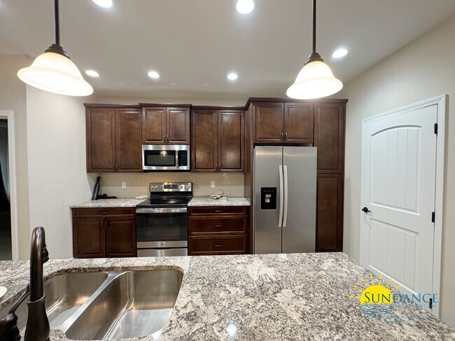 Building Photo - Lovely 3 Bedroom Home in Fort Walton Beach!