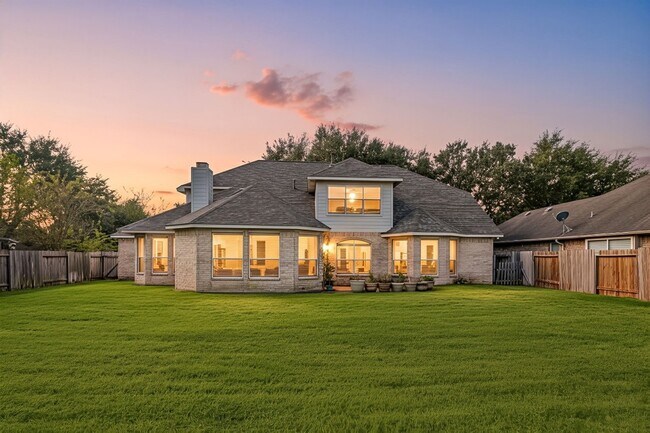 Foto del edificio - 14910 Lake Woodbridge Ct