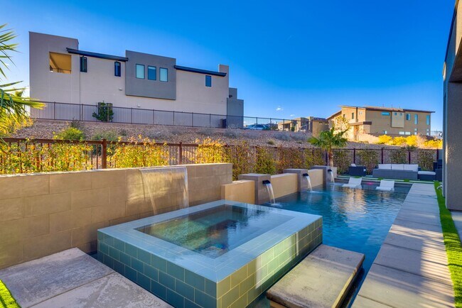 Building Photo - MMACULATE DREAM HOME LOCATED IN MESA RIDGE...