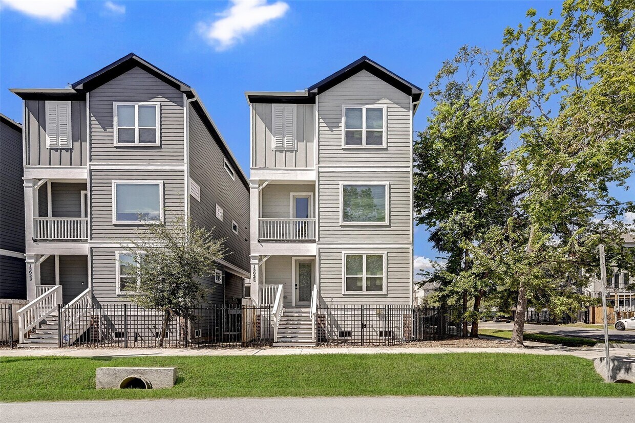 Foto principal - 1302 W 24th St