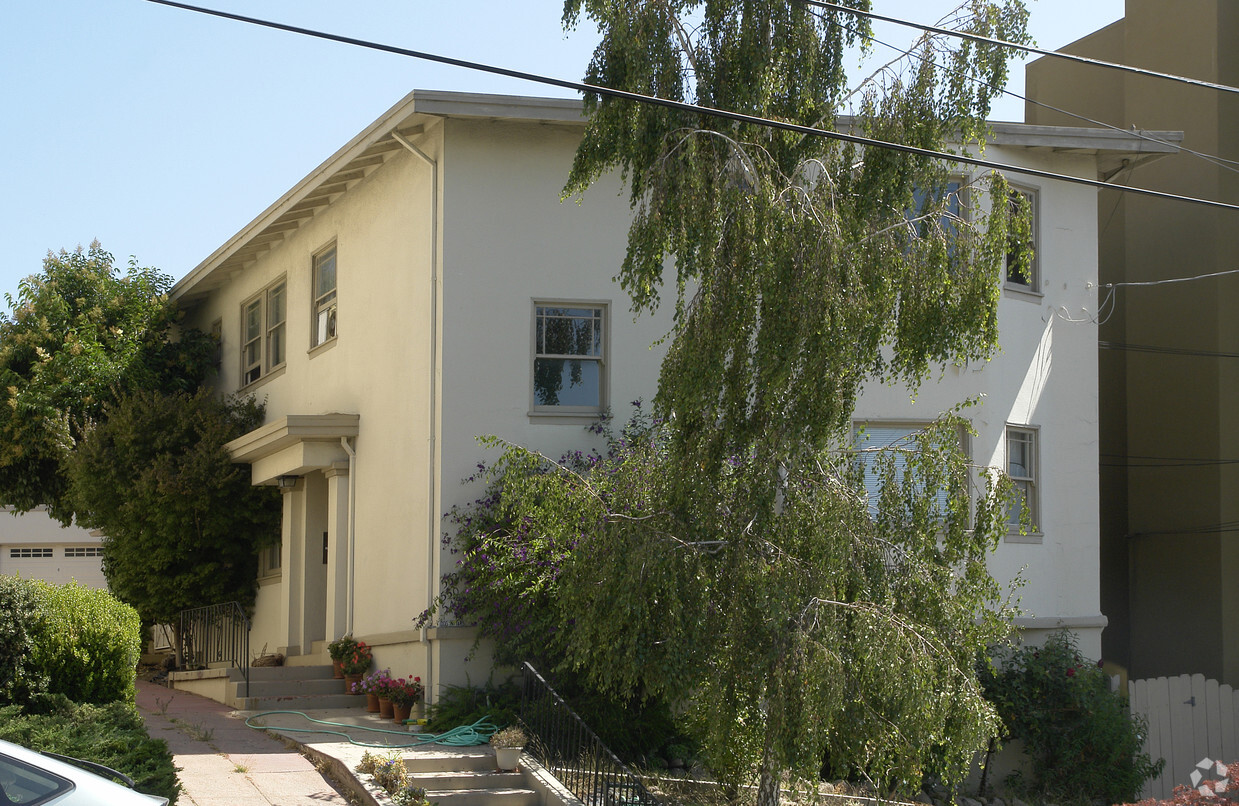 Primary Photo - 548-550 Glenview Ave