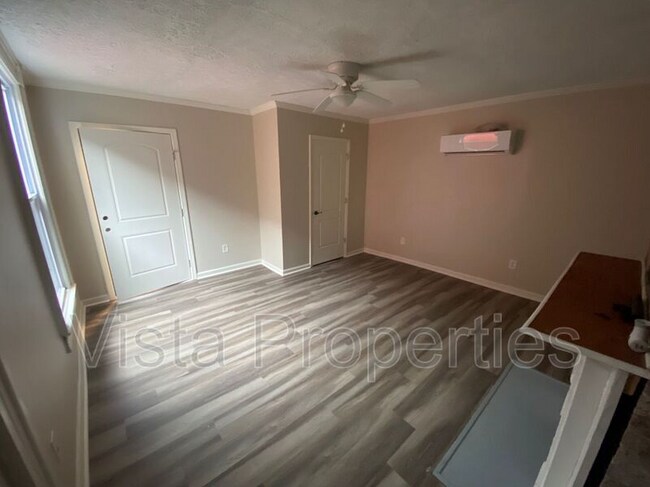 Foto del edificio - 2405 W Broadway