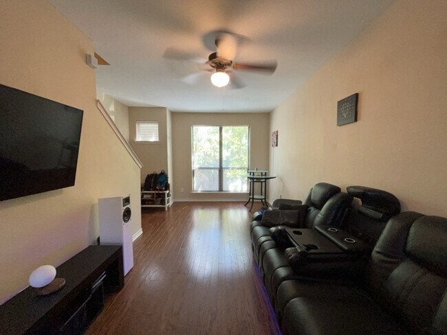 Foto del edificio - 902 E Glenn Crossett St