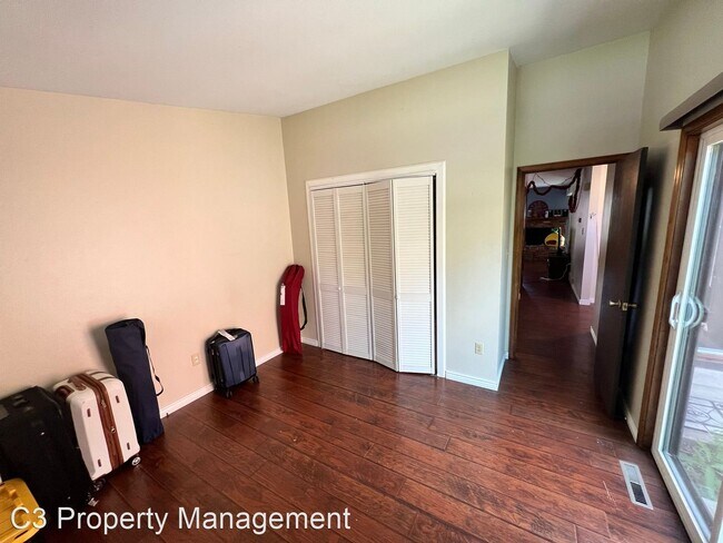 Building Photo - 3 br, 2 bath House - 1935 Waters Edge St #B