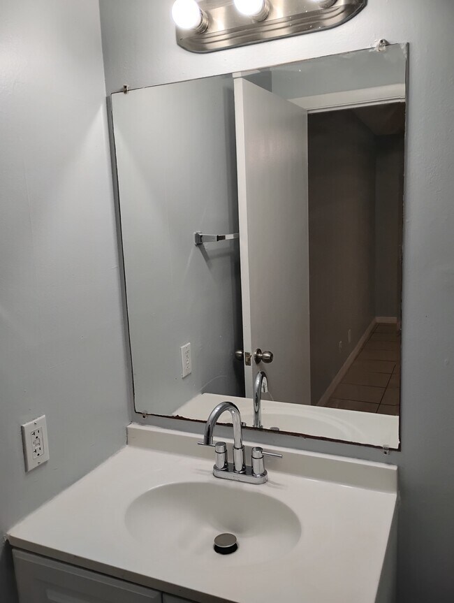 Foto del edificio - 4898 Orleans Ct