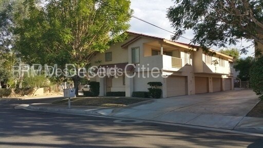 Building Photo - Two Bedroom w/garage Close to El Paseo