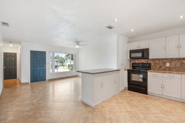 Building Photo - 3101 N 66th Ave