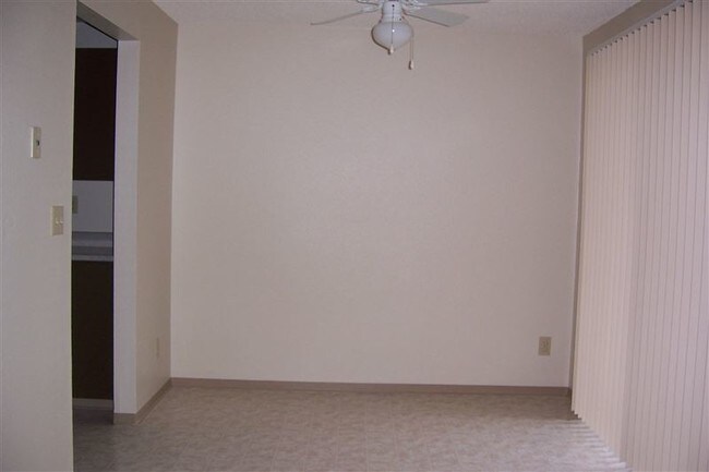 Foto del edificio - 14435 C St S