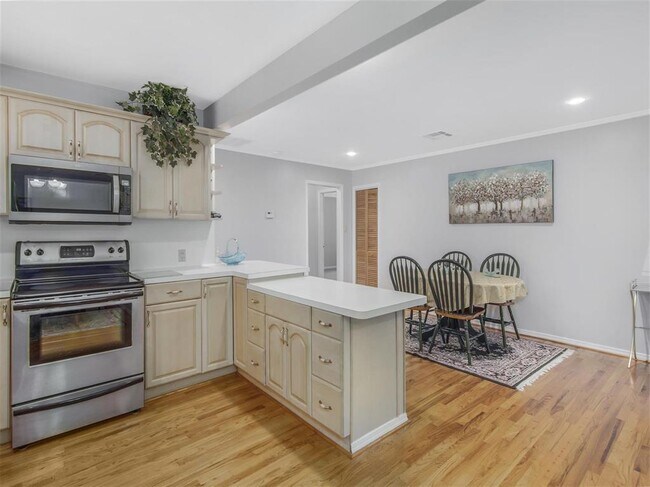 Foto del edificio - 5830 Vena Dr