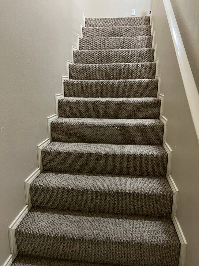 Escaleras - 817 Sonesta Dr