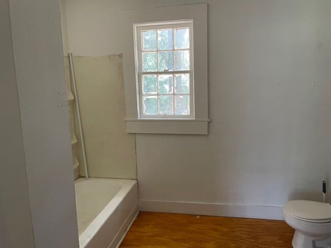 Photo - 4 Bed 2 Bath House