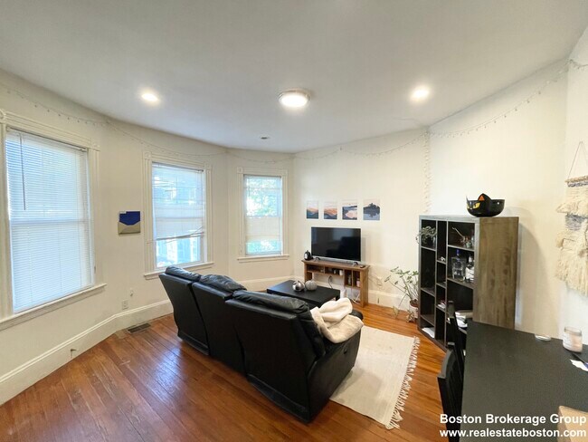 Foto del edificio - 112 Hillside St