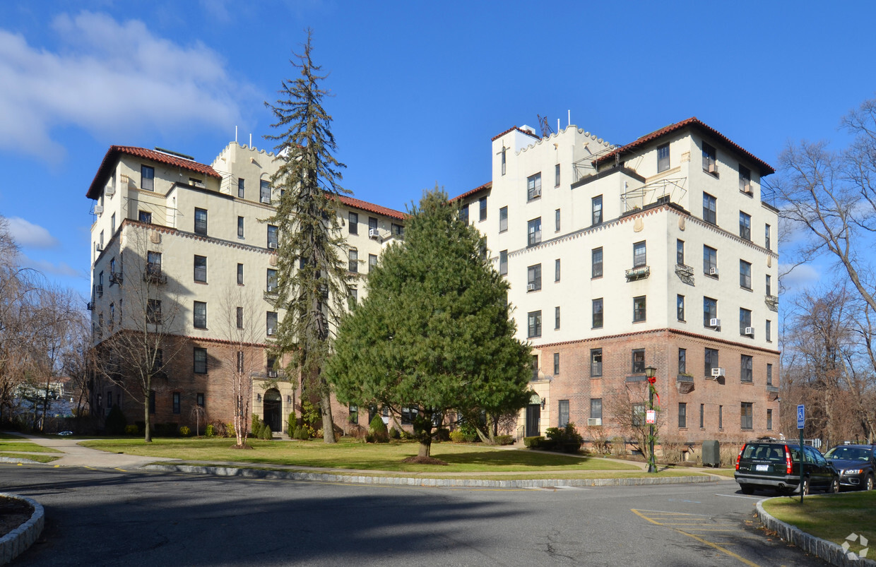 Primary Photo - Wykagyl Garden Apartments