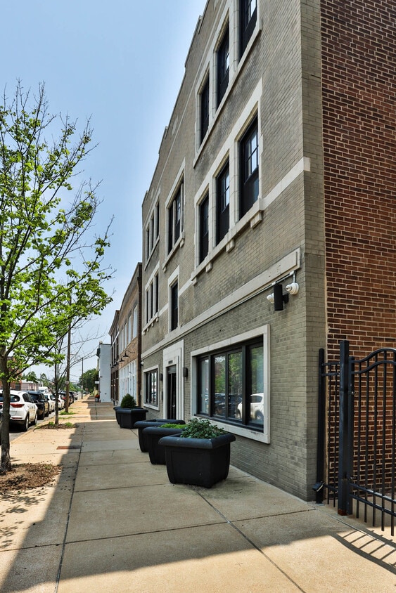 4440 Olive St Unit CY1, Saint Louis, MO 63108 Condo for Rent in Saint