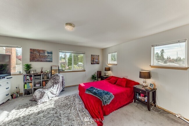 Building Photo - 531 Pecks Dr