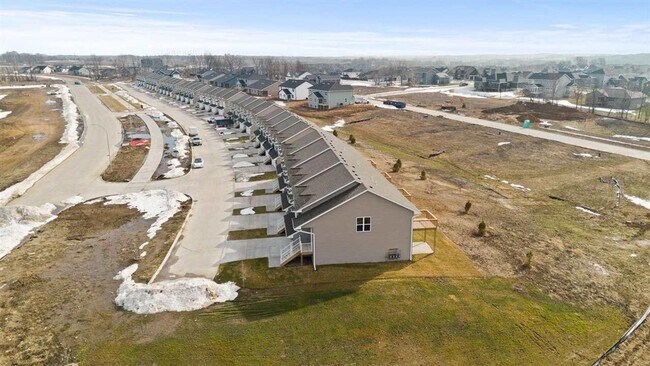 Foto del edificio - Chloe Drive Townhomes