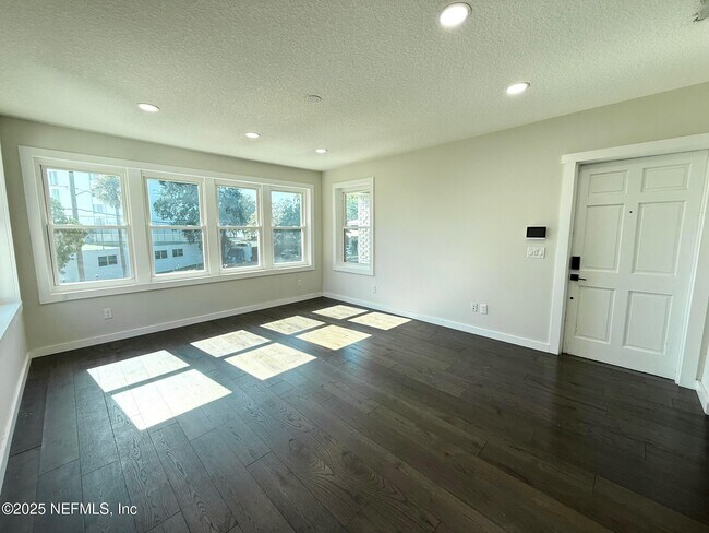 Foto del edificio - 1733 Memorial Park Terrace