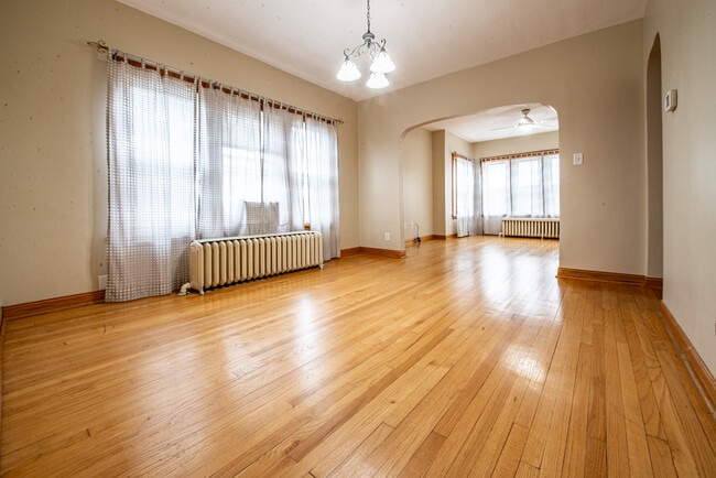 Foto del edificio - 5618 W Warwick Ave