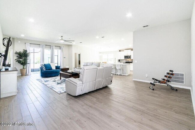 Foto del edificio - 15935 Great Lakes Cir
