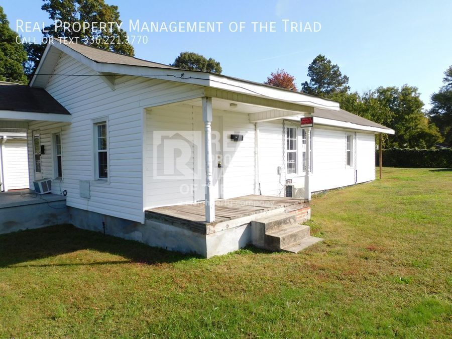 715 Sevier St Unit B, Greensboro, NC 27406 Room for Rent in