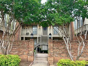 Building Photo - 15922 Stillwood St