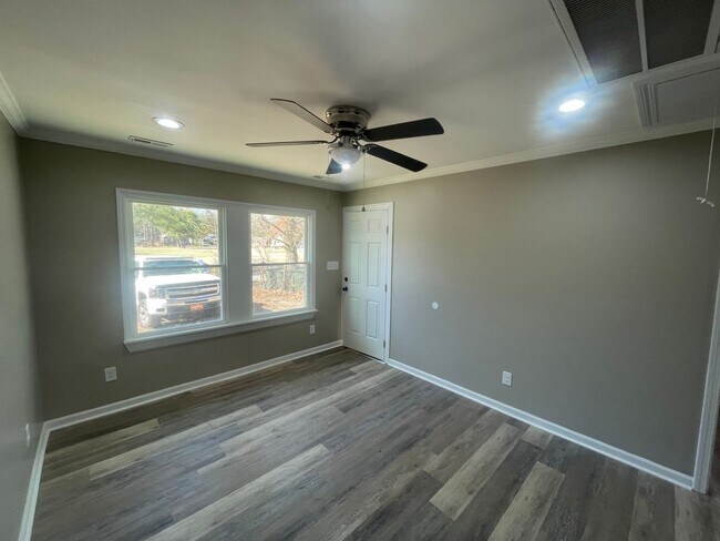 Foto del edificio - 303 Freeman St SE