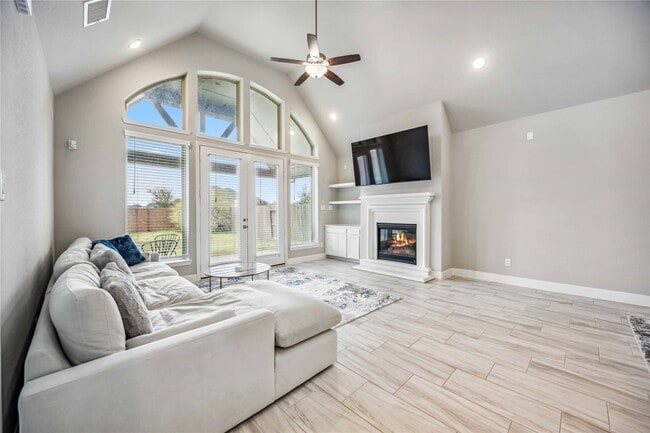 Foto del edificio - 2446 Manor Valley Ln