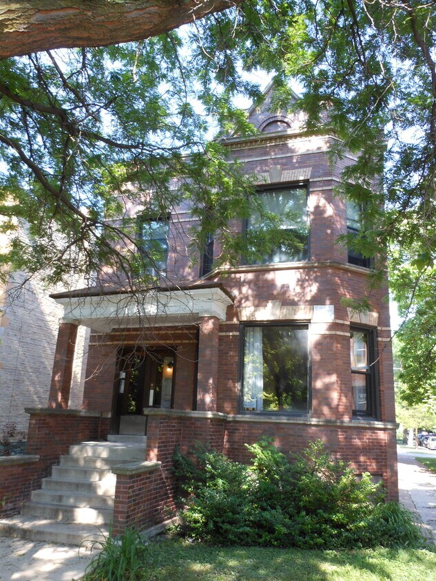 Primary Photo - 2701 N. Troy/3120 W. Schubert