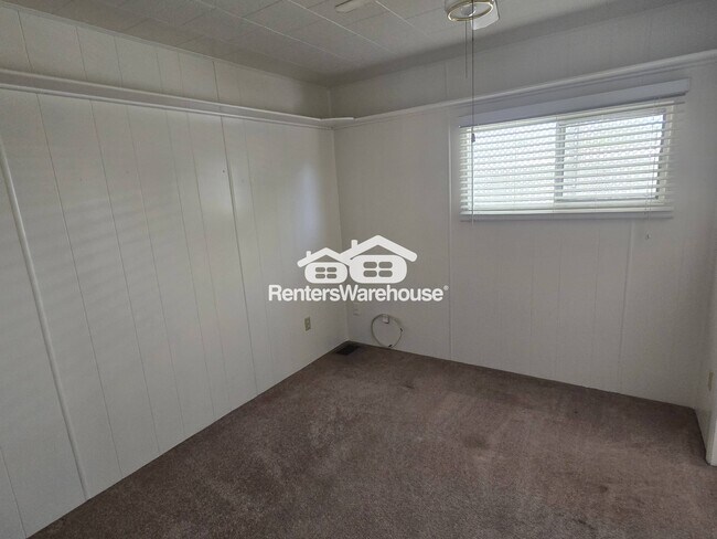 Building Photo - 9122 N 65th Ave