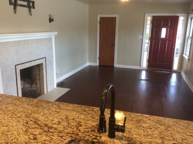 Foto del edificio - PET FRIENDLY 3 BEDROOM 2 BATHROOM HOUSE