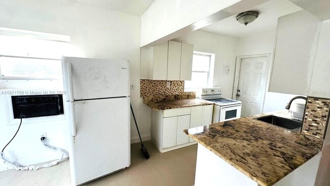 Building Photo - 1207 Marseille Dr