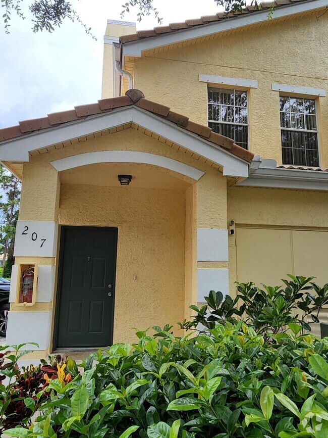 The Belmont at St. Lucie West Apartments for Rent with a Swimming Pool