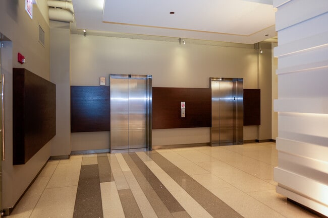 Building Photo - 1305 S Michigan Ave