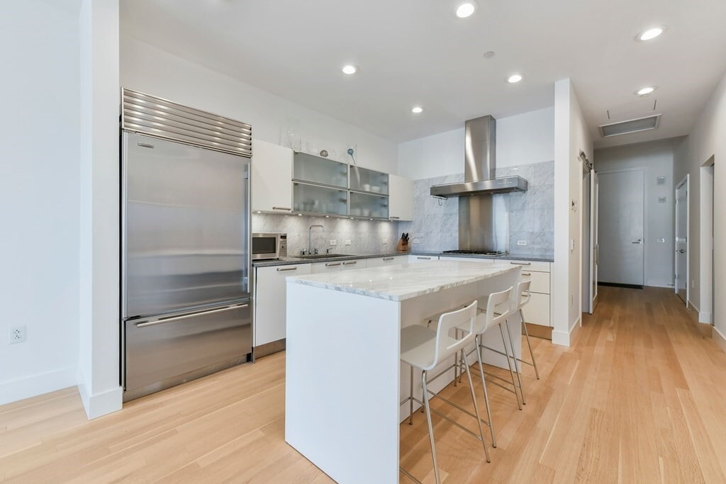 Primary Photo - 360 Newbury St