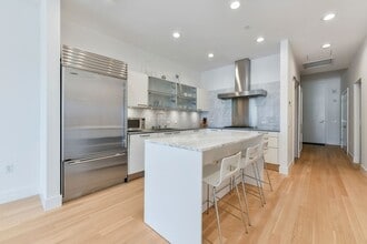 Building Photo - 360 Newbury St