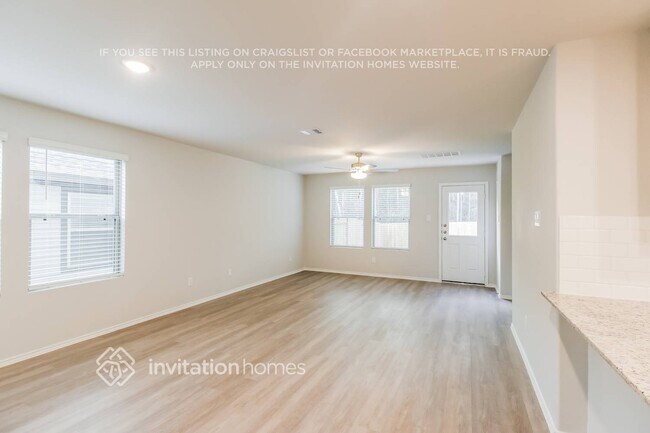 Foto del edificio - 5811 Canterbury Bells Ln