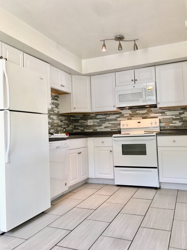 Foto del edificio - 2 br, 1.5 bath  - 706 Country Ln # B