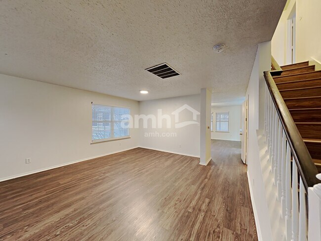 Foto del edificio - 6803 Lake Jackson Dr