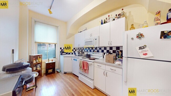 Building Photo - 4 Brimmer St