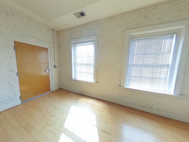Building Photo - 301 Goshen St