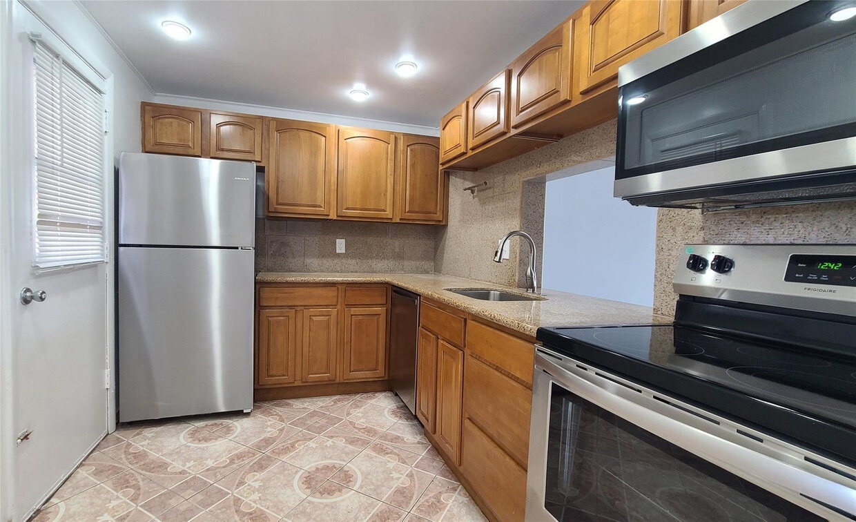 Primary Photo - 2800 NW 56th Ave