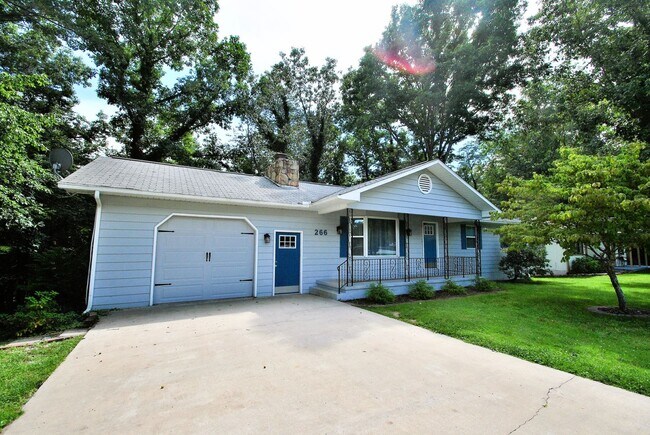 Building Photo - Rare Lakeview Rental in Fairfield Glade!