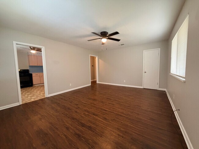Building Photo - 205-207 W J Avenue