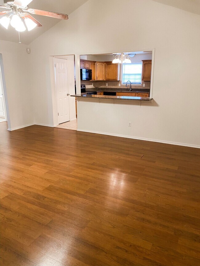 Building Photo - 503 Woodland Park Cir