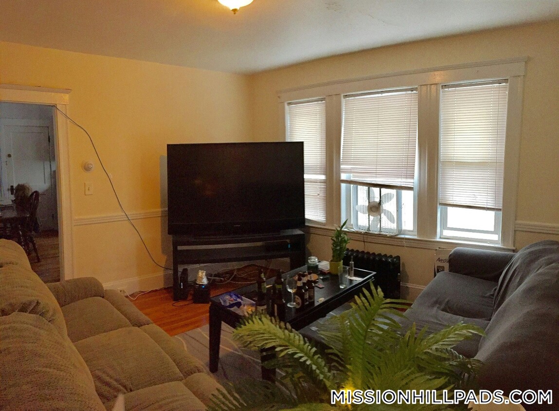 Primary Photo - 240 Parker Hill Ave
